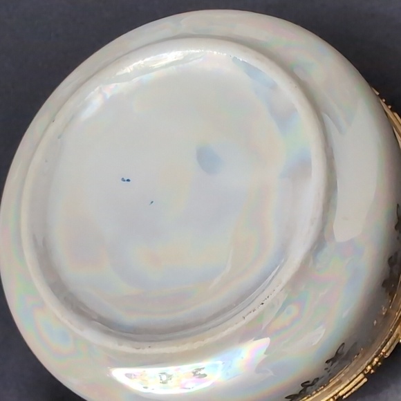 Vintage Floral Hand-painted Small Round Lidded Porcelain Trinket Box. - Picture 7 of 9